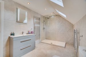 Family Shower Room- click for photo gallery